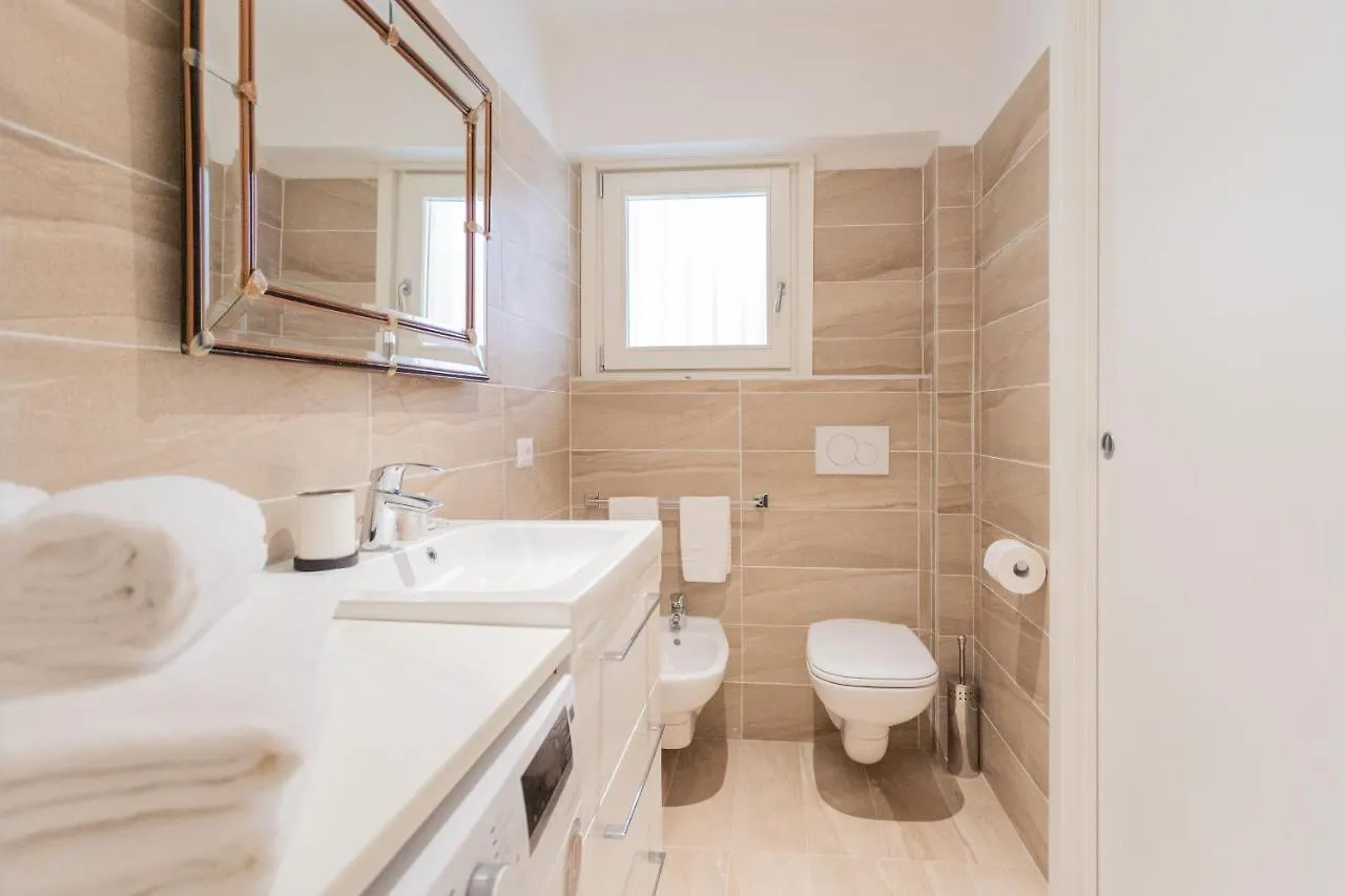 Da Pia In Historycal Como City Centre By Rent All Como 0*,  Italien