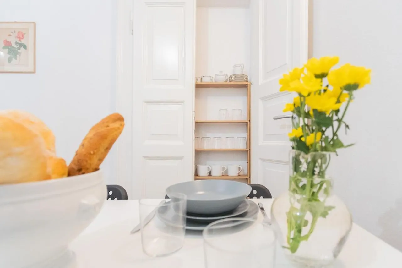 Lägenhet Da Pia In Historycal Como City Centre By Rent All Como
